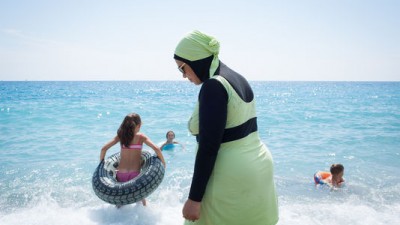프랑스, 무슬림 여성 수영복 뷔르키니(Burkini) 금지 움직임 확산 (2016년)