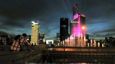밤에 라데팡스 La Défense를 방문해 보세요
