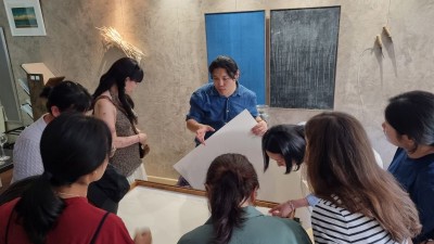 프랑스한인유학생회(AECF), 문화재 보존 복원가의 한지 작업실 방문