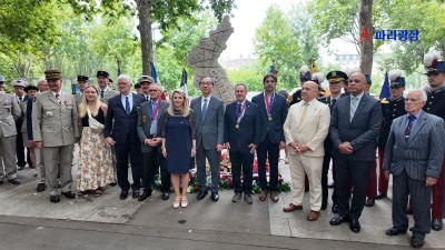 파리 센 강변, 한국전 참전 기념비에서 6.25 전쟁 75주년 기념식