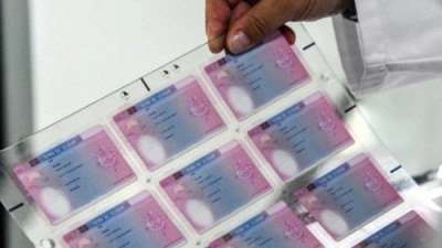 프랑스, 체류증 처리 지연에 외국인들 ‘생활 직격탄’