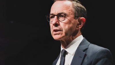 공화당 대표, 브뤼노 르타이요(Bruno Retailleau)- “광기의 세금 비판하며, 마크롱 대통령 스스로 사임하기를