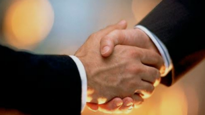 [김영필 교수의 세상 읽기] 손과 손, 그 촉각적인 만남에 대해